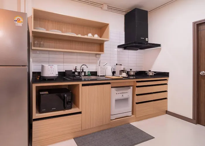 Thonglor|spacious 4br4ba, Fast-wifi, Netflix, Shop * Bangkok